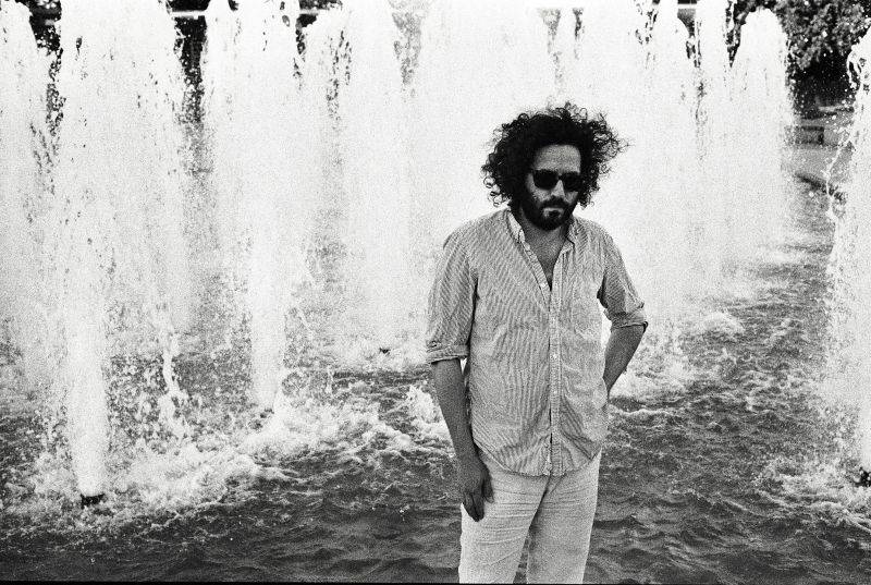 Do Prahy míří Dan Bejar s Destroyer. O Kiss neví nic, ale naživo netroškaří