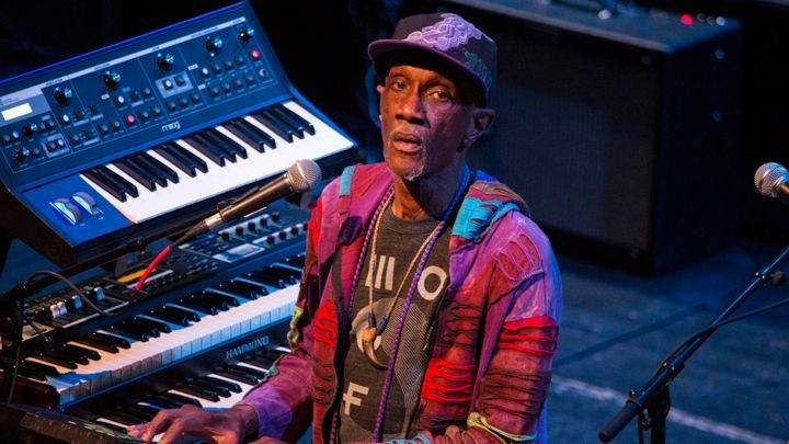 Zemřel Bernie Worrell z Parliament-Funkadelic. Klávesista podlehl rakovině plic