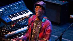Zemřel Bernie Worrell z Parliament-Funkadelic. Klávesista podlehl rakovině plic