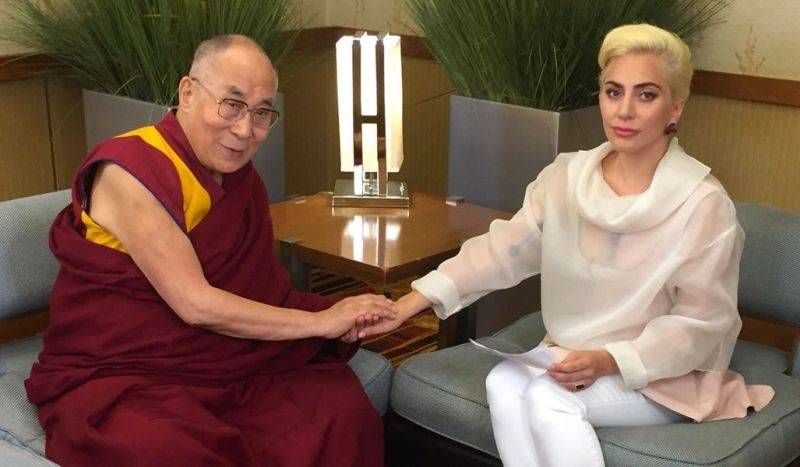 Lady Gaga už v Číně nechtějí. Setkala se totiž s dalajlámou
