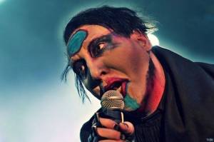 Sjetý Marilyn Manson zase vyvádí. 
