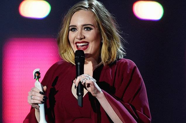 Adele odmítla vystoupit na Super Bowlu. 