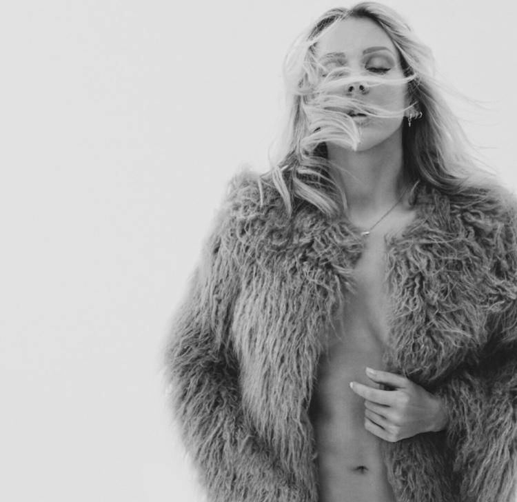 VIDEO: Ellie Goulding zpívá pro Dítě Bridget Jones. Zopakuje úspěch Love Me Like You Do?