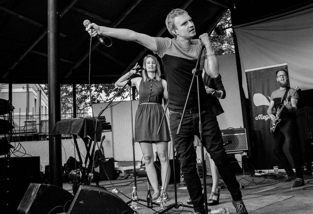 Pop-funkoví Megaphone pokřtí kontroverzní klip v La Loca. Internetová premiéra proběhne na iREPORTu