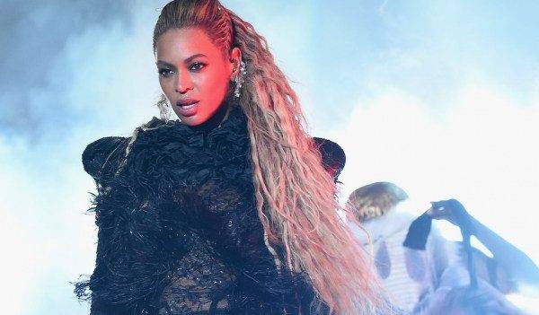 Beyoncé padaly ceny MTV z rukou, získala jich osm. Adele utřela nos 
