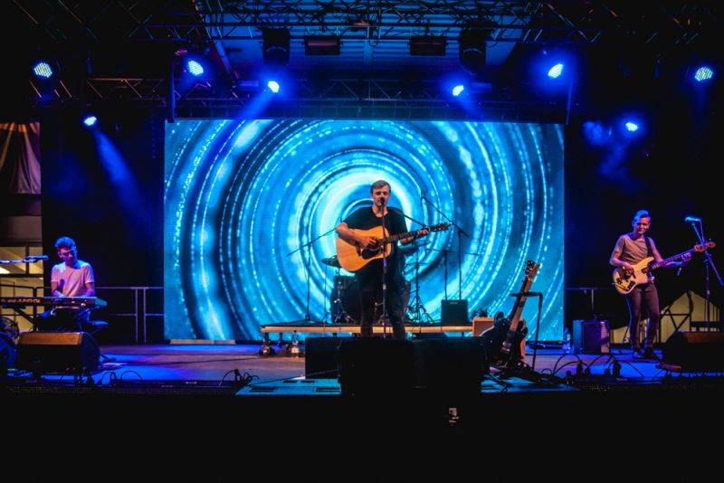 Thom Artway má na debutu duet s Markétou Irglovou. Na turné jede s Light And Love