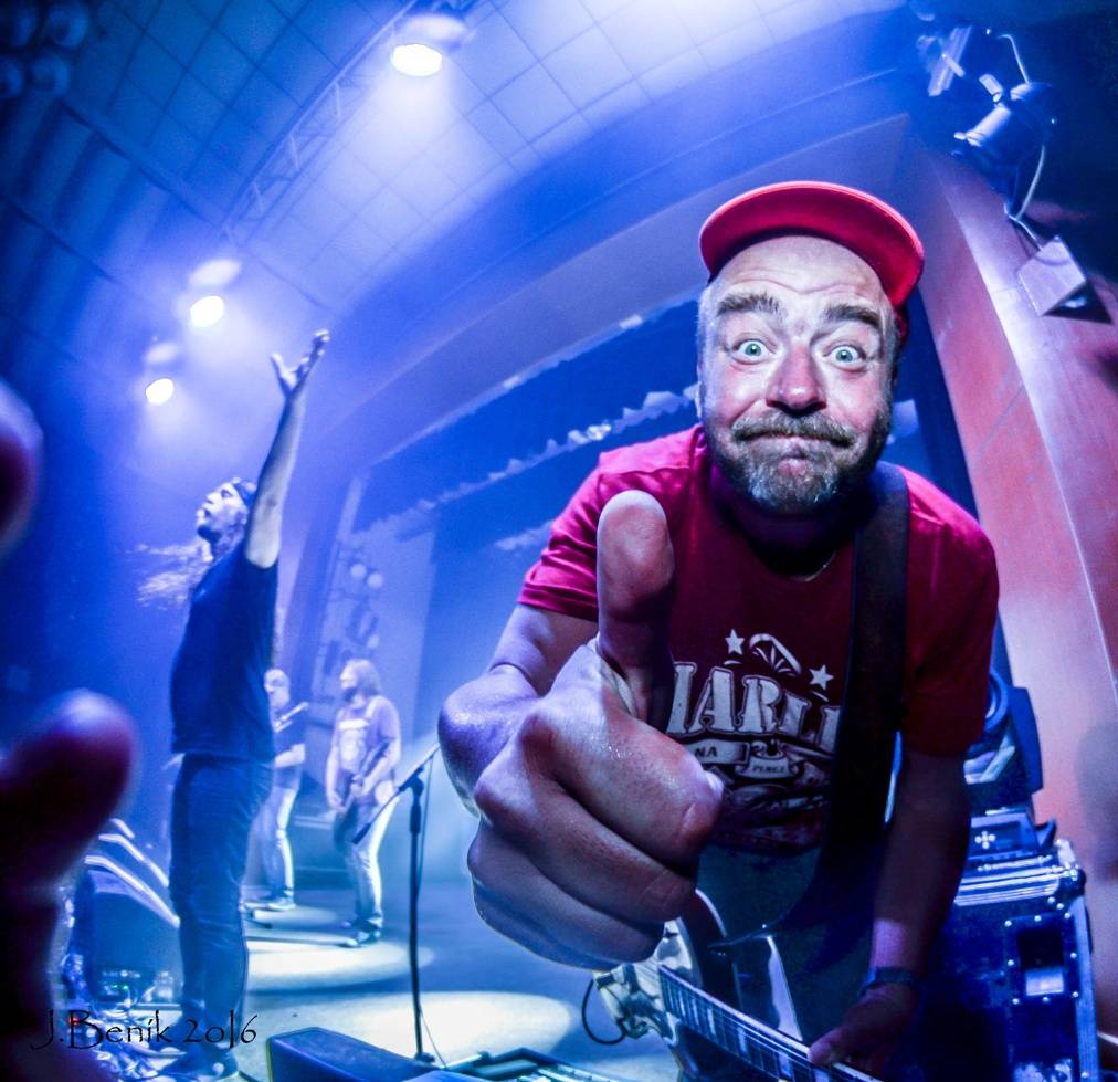 VIDEO: Harlej tvrdí, že hodný holky chtějí zlý kluky. Hostem turné bude zakázanÝovoce