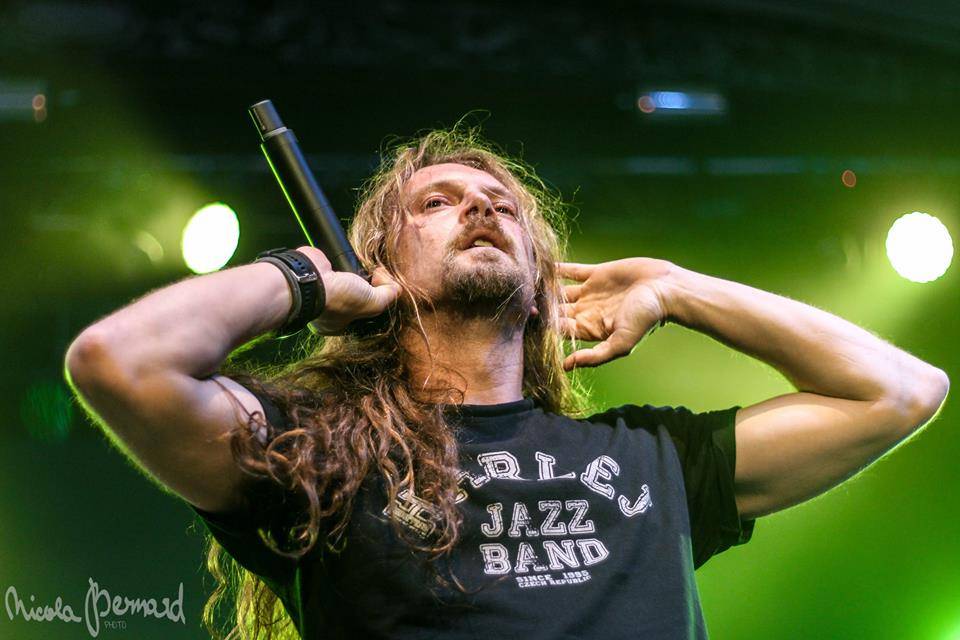 VIDEO: Harlej tvrdí, že hodný holky chtějí zlý kluky. Hostem turné bude zakázanÝovoce