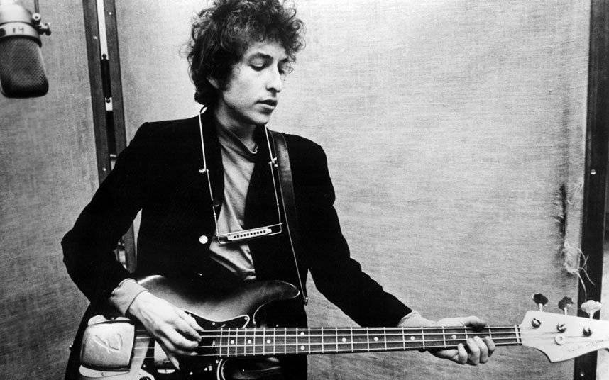 Bob Dylan má nakonec o Nobelovu cenu přece jen zájem. 