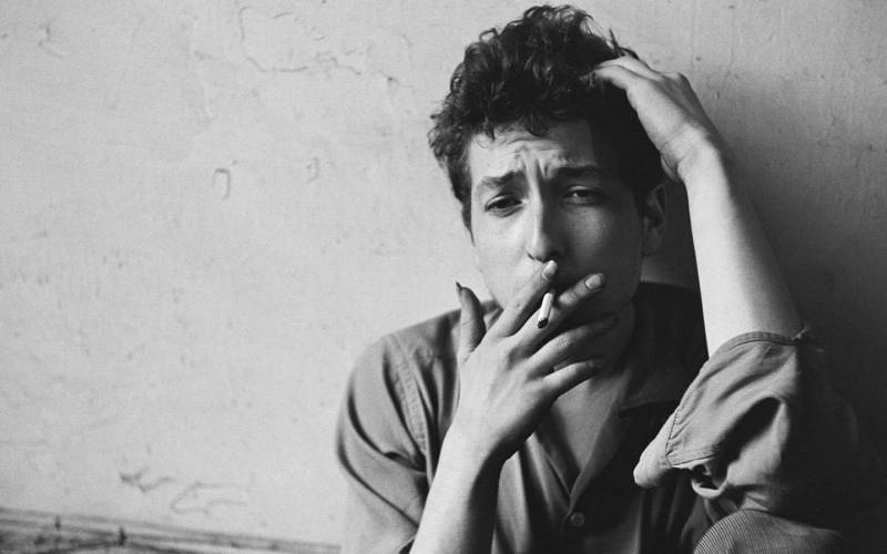 Bob Dylan má nakonec o Nobelovu cenu přece jen zájem. 