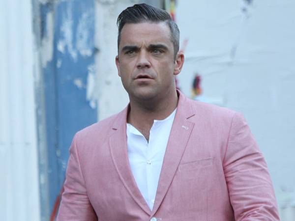 Robbie Williams zazpívá v Praze pod širým nebem, přiveze s sebou i Erasure