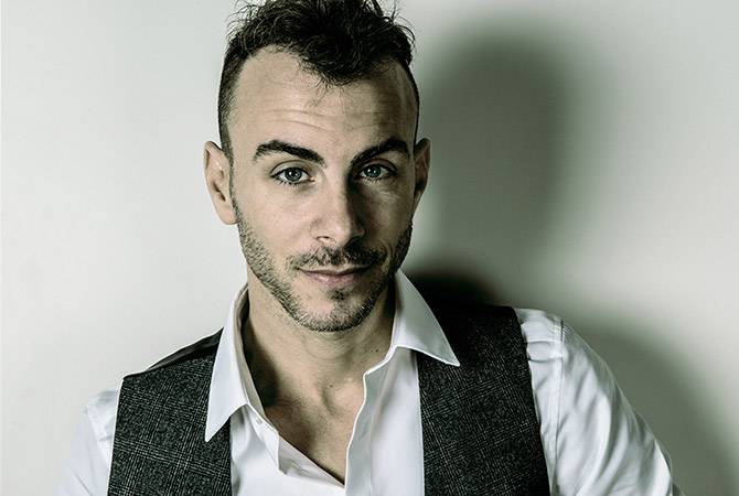 Asaf Avidan provede posluchače v MeetFactory melancholickým labyrintem své duše