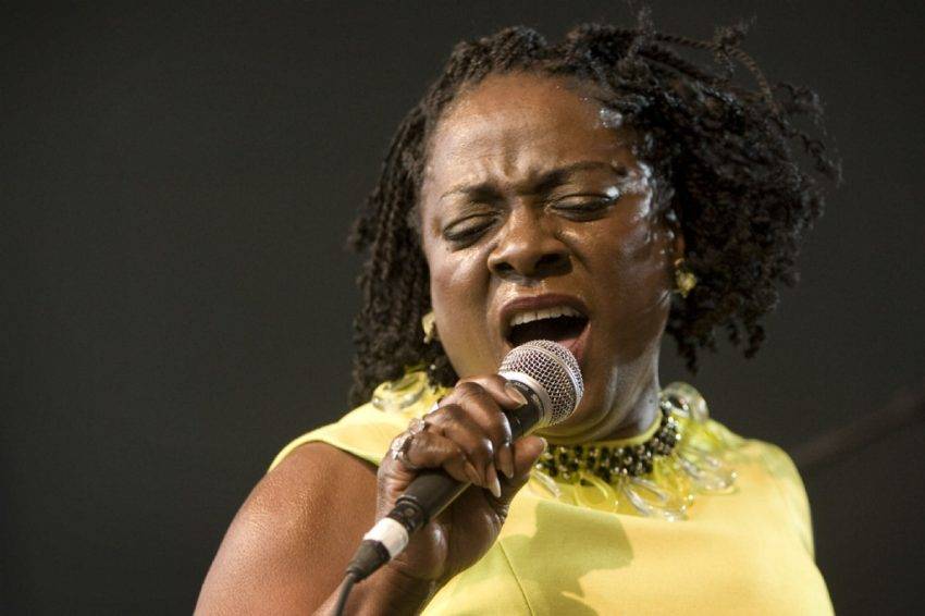 Zemřela Sharon Jones, která zpívala s Princem i Lou Reedem. Rakovině podlehla v šedesáti letech