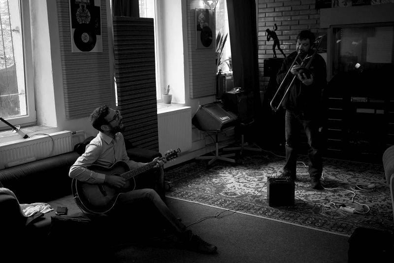 Jump! přichází s deskou Into The Field, na které obdivuje Nicka Cavea. Křest proběhne v Cargo Gallery