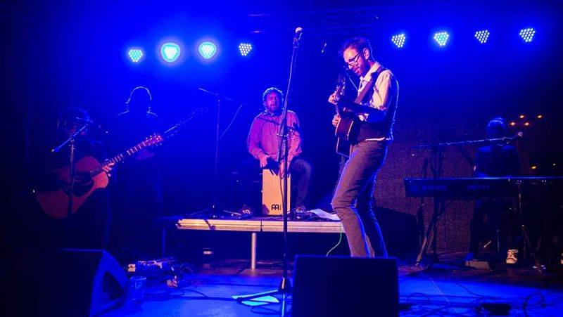 Jump! přichází s deskou Into The Field, na které obdivuje Nicka Cavea. Křest proběhne v Cargo Gallery