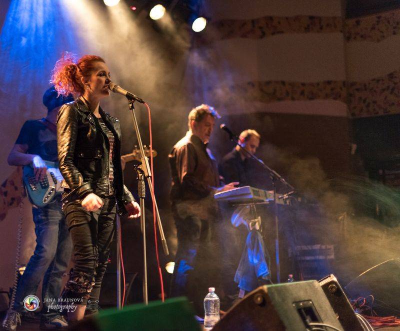 Precedens vystoupí v Praze na lodi Cargo Gallery, slibuje energii i invenci