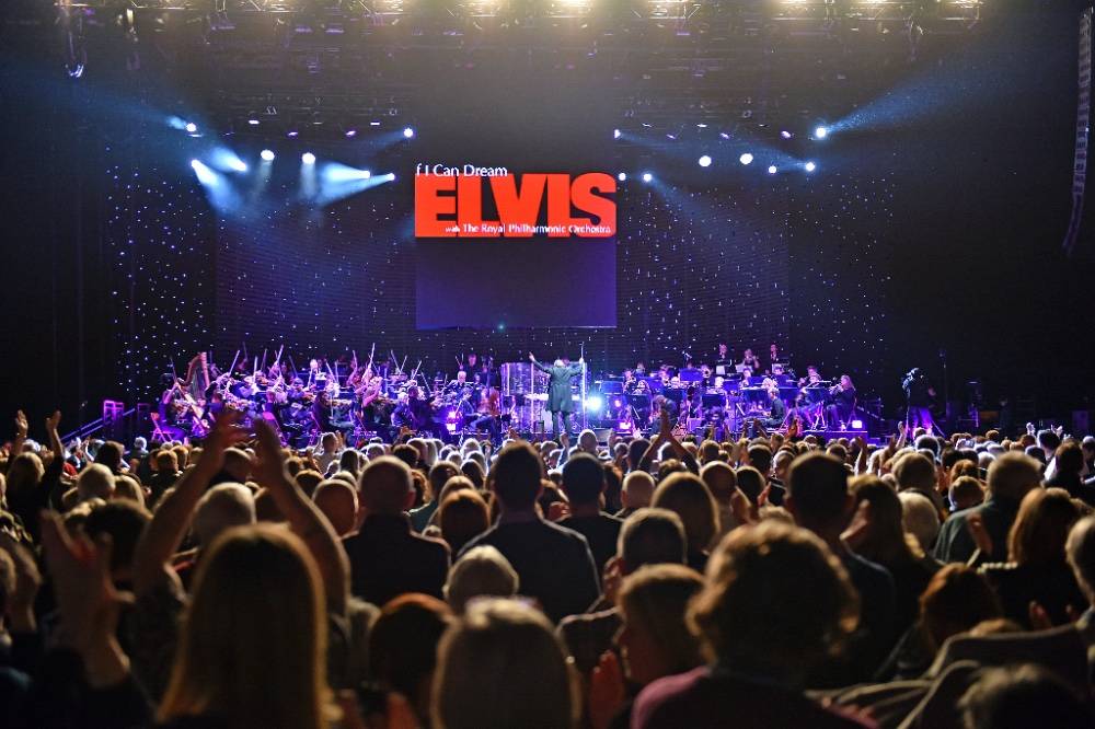 Elvisova žena Priscilla Presley vyrazí na turné s Českým národním symfonickým orchestrem