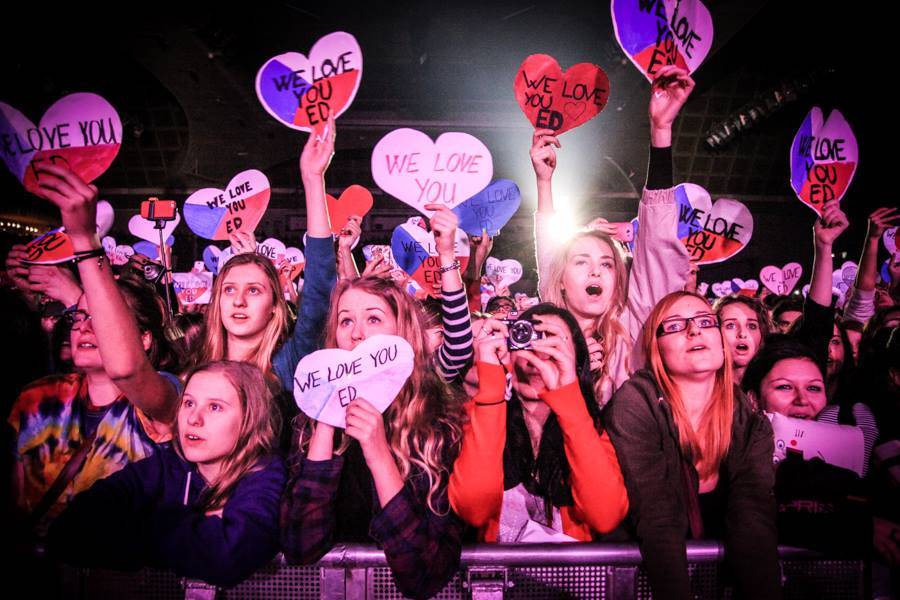 Ed Sheeran představí v pátek novou hudbu. Bude zřejmě modrá