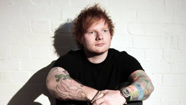Ed Sheeran představí v pátek novou hudbu. Bude zřejmě modrá