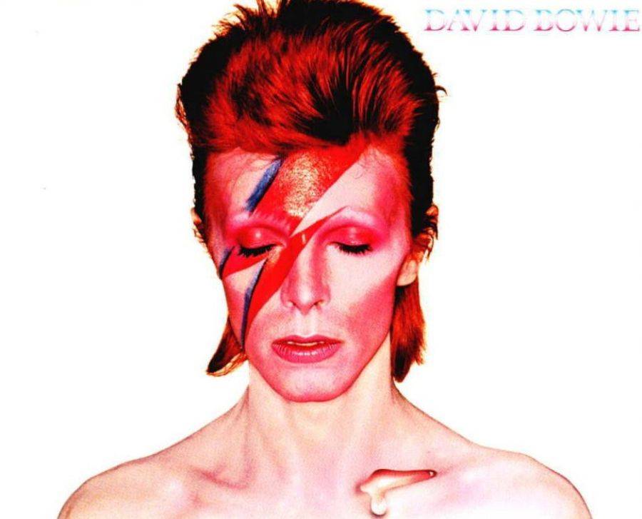 Uplynul rok od smrti Davida Bowieho. Zpěvákova genialita ohromuje dál