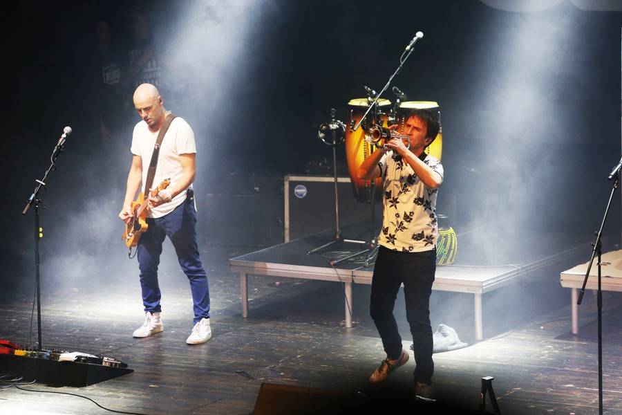 AUDIO: Chinaski už nenapíšou další Punčocháče, přesto nepláčou. V novém singlu, na květnové desce ani na podzimním turné