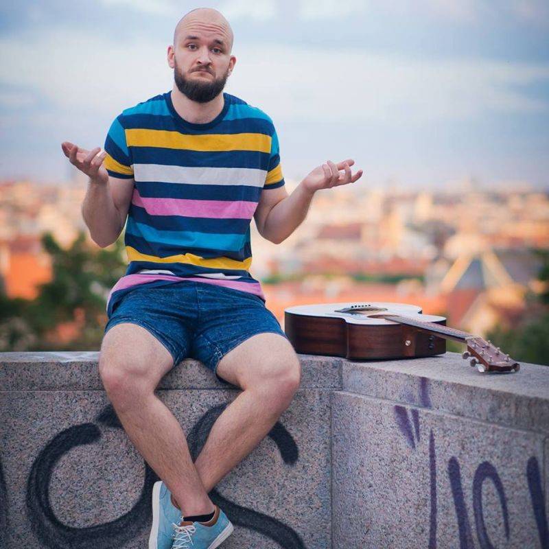 Písničkář Pokáč vydá své první album. Potřebuje ale pomoc fanoušků