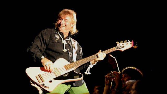 Zemřel Peter Overend Watts, baskytarista skupiny Mott The Hoople, kterou proslavil David Bowie