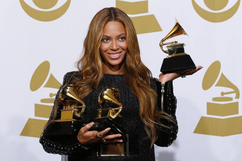 Na Grammy vystoupí Adele, Beyoncé i Metallica ve spojení s Lady Gaga, o gramofónek usiluje také česká zpěvačka