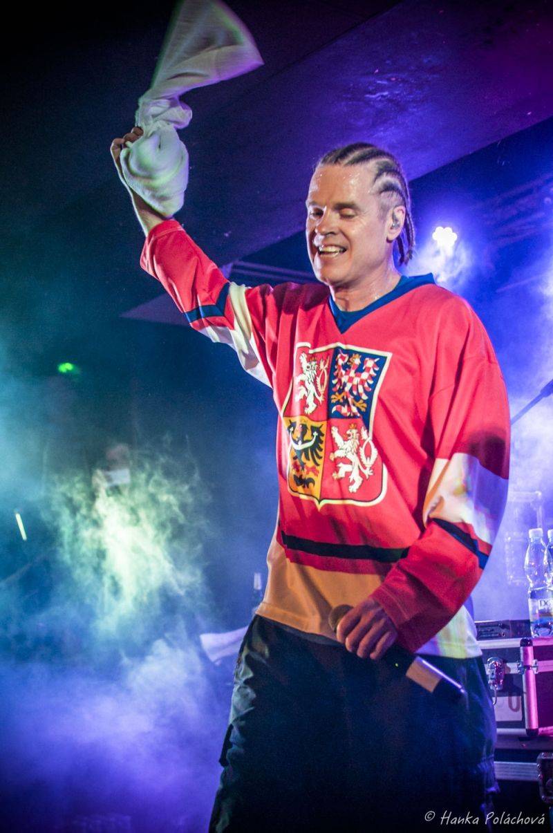 Dog Eat Dog prolomí desetileté čekání novým EP, v Česku zahrají hned čtyřikrát