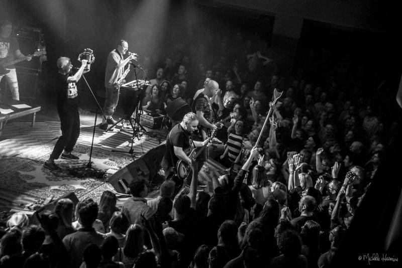 Mňága a Žďorp vybrala na desku Třínohý pes přes tři čtvrtě milionu, hostují na ní členové Monkey Business