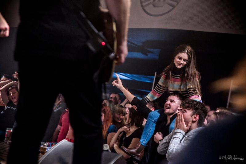 Mňága a Žďorp vybrala na desku Třínohý pes přes tři čtvrtě milionu, hostují na ní členové Monkey Business