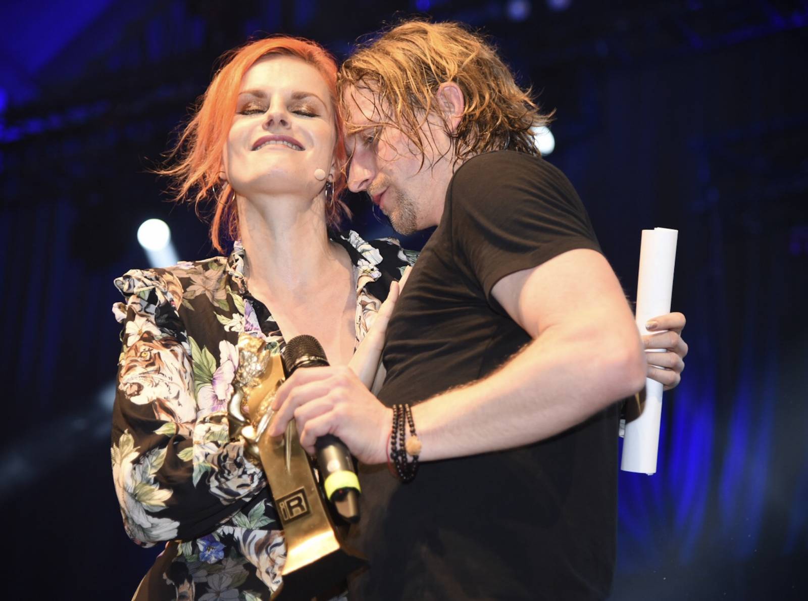 Hudební ceny Žebřík 2016: Zpěváky roku jsou Tomáš Klus a Ewa Farna, za nejlepší skupinu fanoušci zvolili Hentai Corporation
