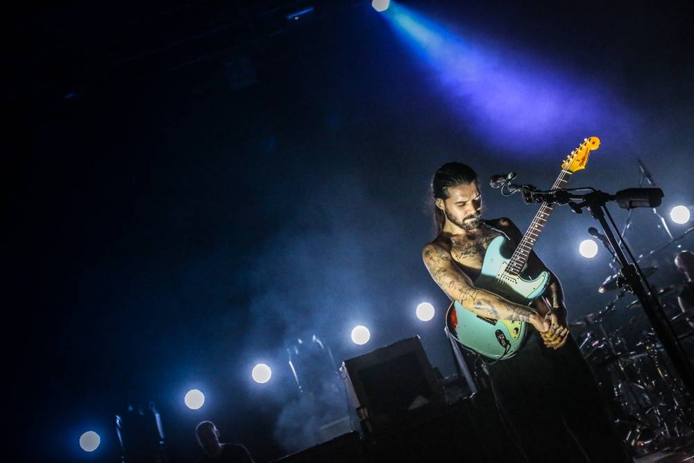 Biffy Clyro budou předkapelou Guns N' Roses v Praze. Těšte se na dvojitou dávku řízného rocku!