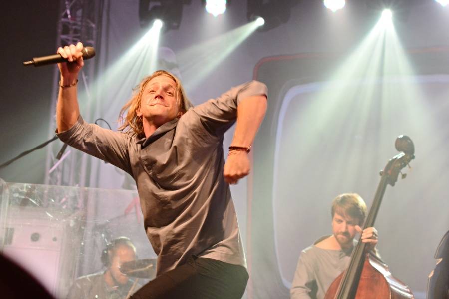 Tomáš Klus živ je: se svou Cílovou skupinou vydává své první live album