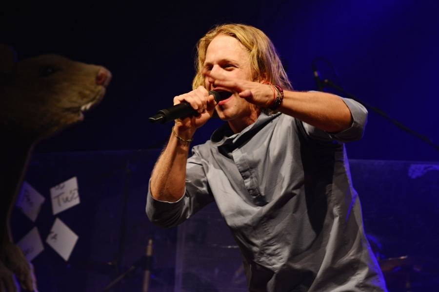 Tomáš Klus živ je: se svou Cílovou skupinou vydává své první live album