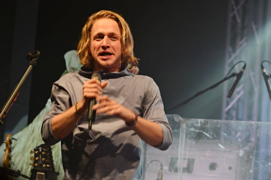 Tomáš Klus živ je: se svou Cílovou skupinou vydává své první live album