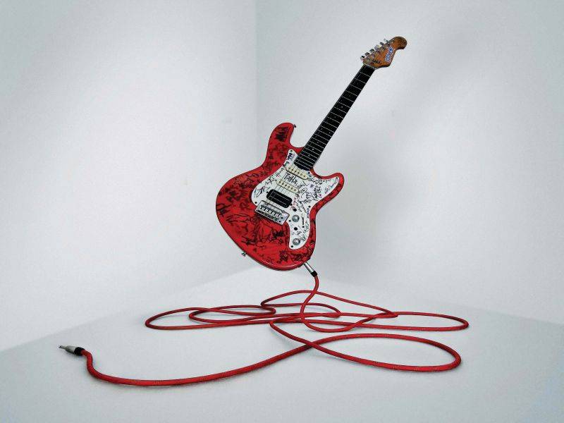 Honza Homola z kapely Wohnout pomůže šestiletému Maximovi. Jeho Levitující kytara jde do dražby