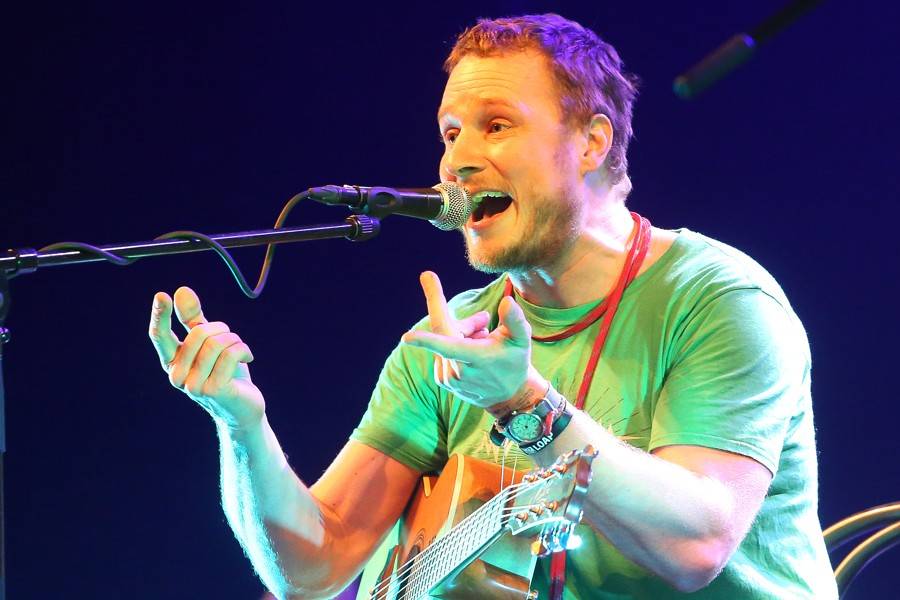 Honza Homola z kapely Wohnout pomůže šestiletému Maximovi. Jeho Levitující kytara jde do dražby