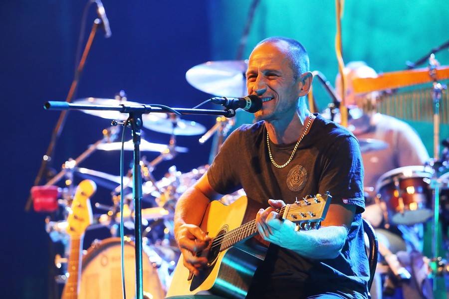 Honza Homola z kapely Wohnout pomůže šestiletému Maximovi. Jeho Levitující kytara jde do dražby