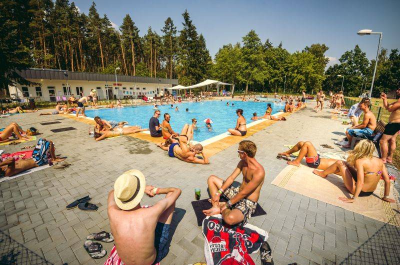 Fingers Up zve do Mohelnice na Priessnitz, Zrní, Lake Malawi i bazén