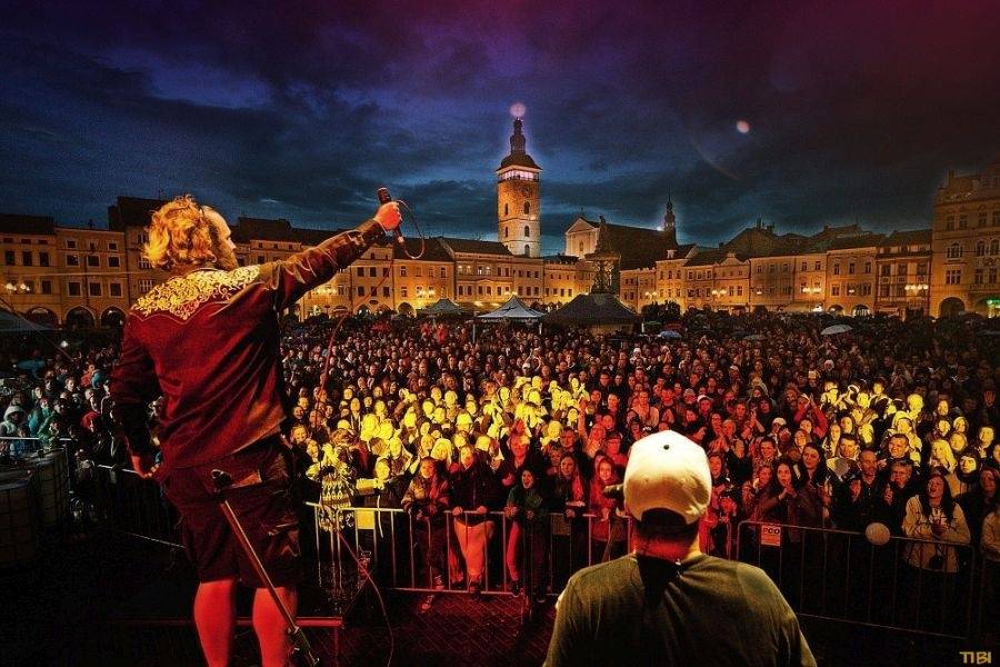 Divokej Bill zahájí ve čtvrtek v Plzni open air turné. Představí nové album Tsunami