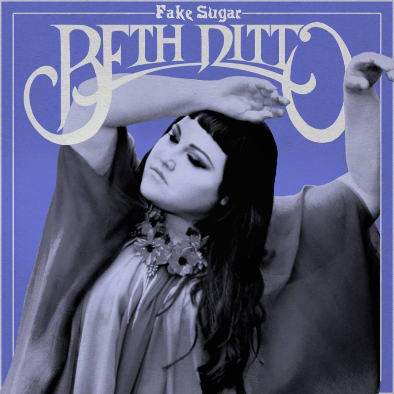 Nové desky: Lorde, Royal Blood i London Grammar zkouší navázat na úspěšné debuty, Beth Ditto má první sólovku