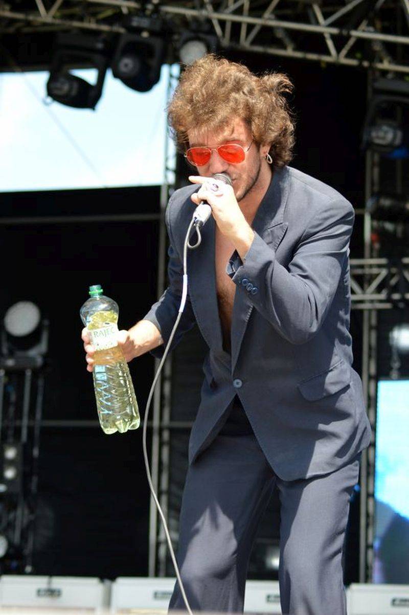 Pořadatelé Rockfestu Dačice vykázali z pódia Hentai Corporation, zpěvák se prý choval nepřístojně