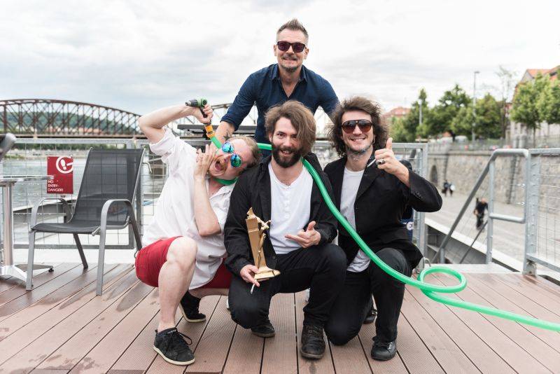 Pořadatelé Rockfestu Dačice vykázali z pódia Hentai Corporation, zpěvák se prý choval nepřístojně