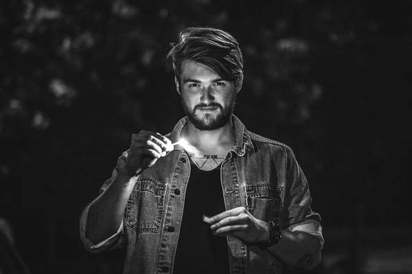 Na Letní Letné vystoupí James Harries, Ille, emozpěv nebo Diva Baara