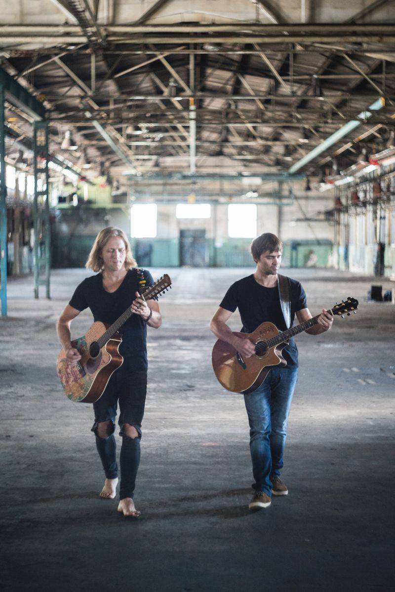 Tomáš Klus představí na koncertě v Pragovce duet se svou manželkou. Navíc převezme Zlatou desku