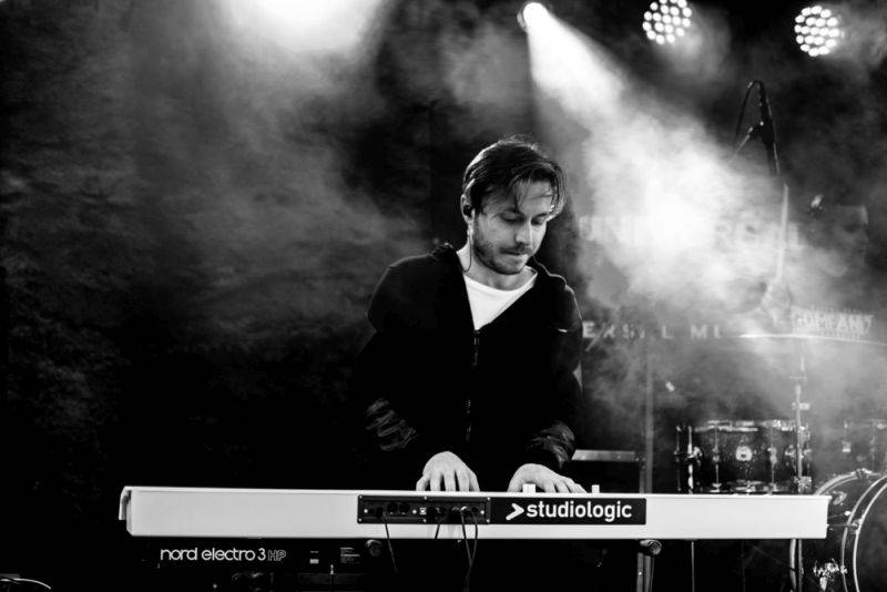 Universal představil talenty domácí scény, Poetika křtila desku, debutovala kapela Platonic