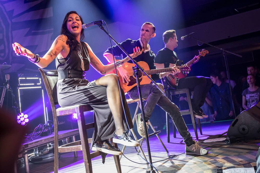 Prague Conspiracy opouští zpěvačka. 