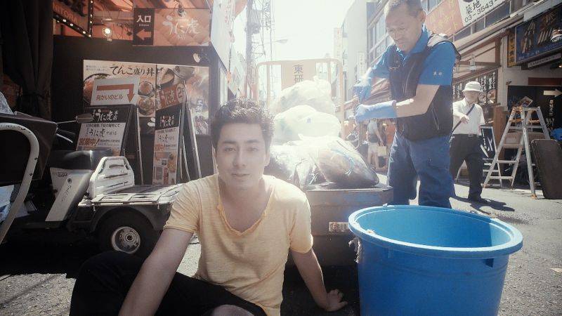 Mirai po tragické události v rodině bubeníka přesouvají termín vydání desky i společné turné s Poetikou