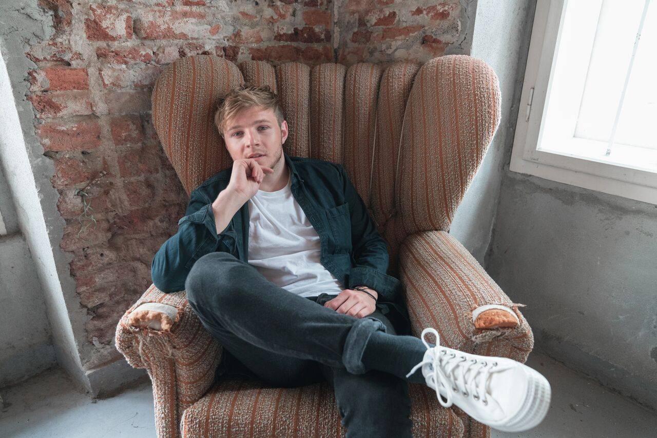 VIDEO: Thom Artway složil píseň zpěvným ptákům. Poprvé živě zazní na koncertě v Akropoli